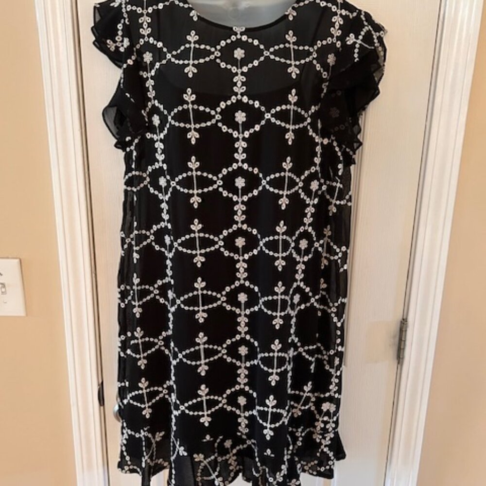 Cece Black and White Shift Dress with Flounce hem